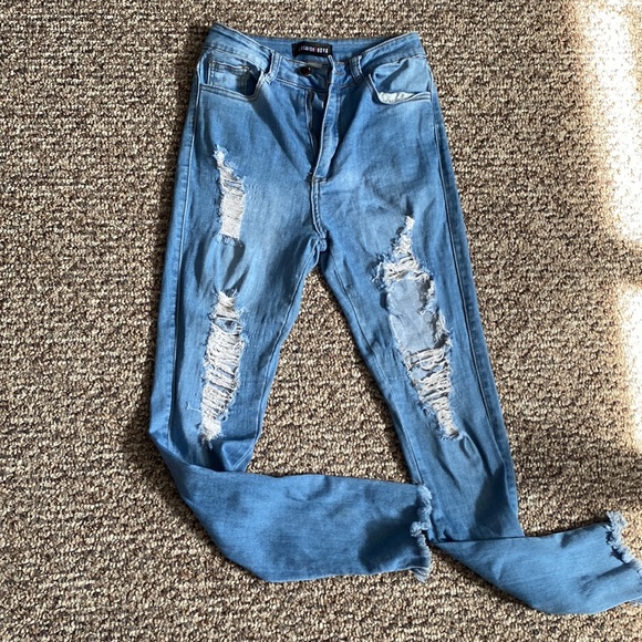 Fashion nova ripped jeans - Picture 2 of 5